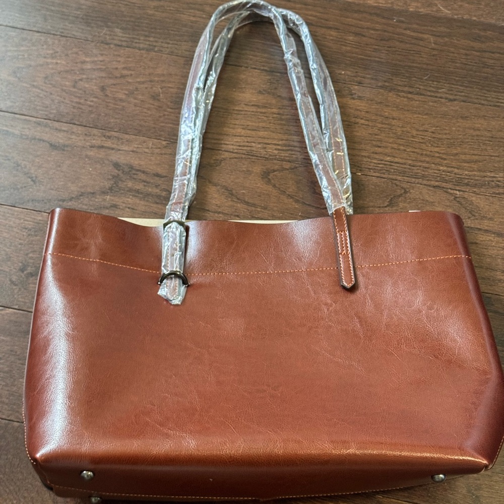 Chic Tan Leather Tote Bag